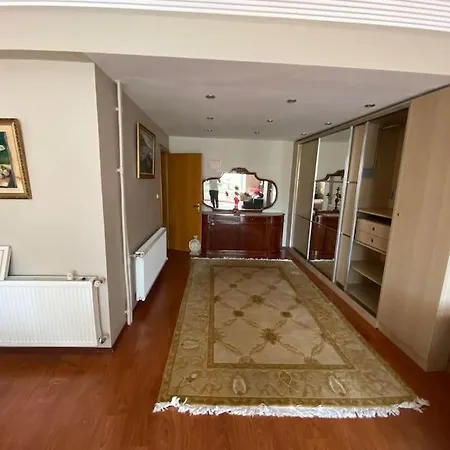 Bogaz'inda, Bahceli, 5 Katli Villa-500m2