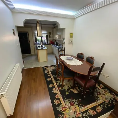 Holiday home Bogaz'inda, Bahceli, 5 Katli Villa-500m2 Istanbul