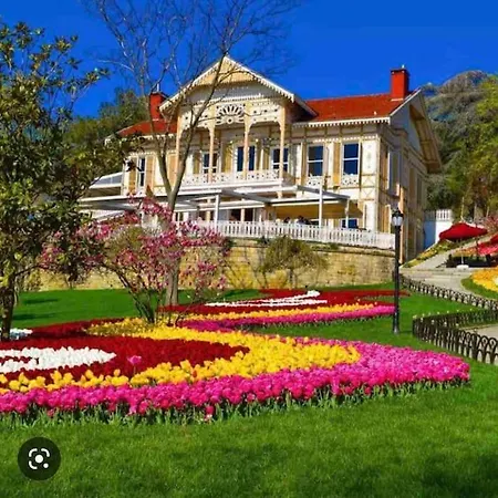 Bogaz'inda, Bahceli, 5 Katli Villa-500m2 Istanbul