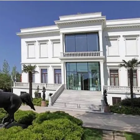 Holiday home Bogaz'inda, Bahceli, 5 Katli Villa-500m2 *
