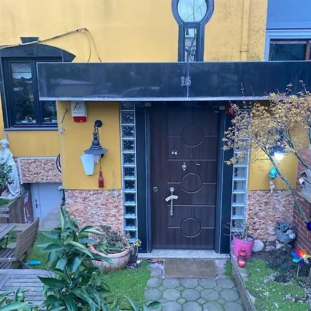 Bogaz'inda, Bahceli, 5 Katli Villa-500m2 Istanbul