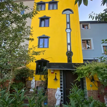 Bogaz'inda, Bahceli, 5 Katli Villa-500m2 Holiday home Istanbul